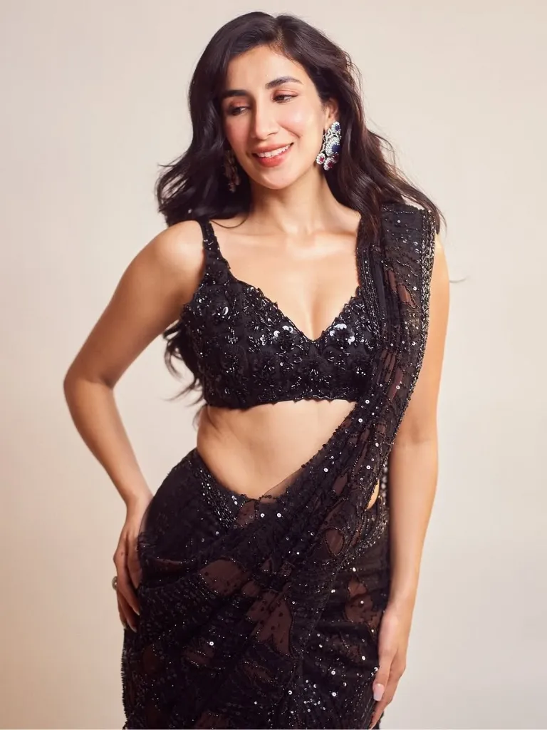 કપિલ શર્માની આ હિરોઈન ખૂબ જ ગ્લેમરસ છે, ફેશન સેન્સની સાથે તે બિઝનેસમાં પણ મોટું નામ છે. કપિલ શર્માની આ હિરોઈન ખૂબ જ ગ્લેમરસ છે, ફેશન સેન્સની સાથે તે બિઝનેસમાં પણ મોટું નામ છે.