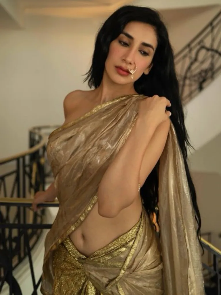 કપિલ શર્માની આ હિરોઈન ખૂબ જ ગ્લેમરસ છે, ફેશન સેન્સની સાથે તે બિઝનેસમાં પણ મોટું નામ છે. કપિલ શર્માની આ હિરોઈન ખૂબ જ ગ્લેમરસ છે, ફેશન સેન્સની સાથે તે બિઝનેસમાં પણ મોટું નામ છે.