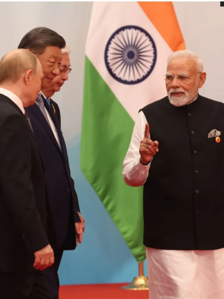 મંદિરો, સરહદો, નિર્દોષ સ્મિત અને વિશ્વ મંચ - પીએમ મોદીની આ તસવીરો પોતાનામાં એક વાર્તા છે