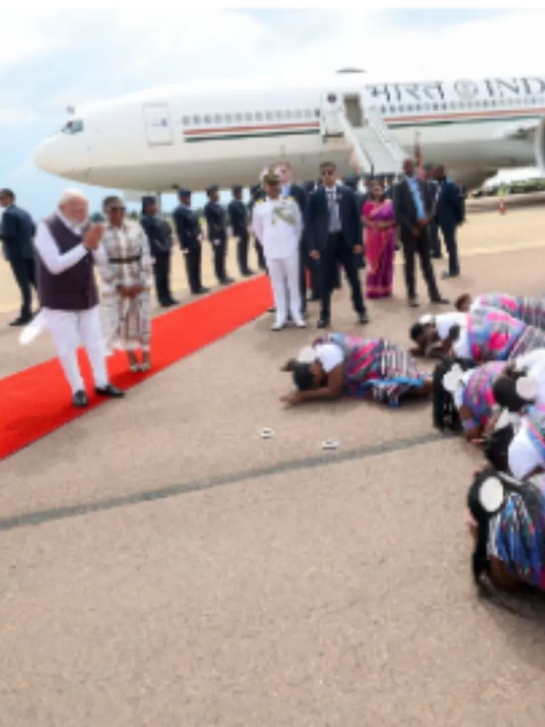 મંદિરો, સરહદો, નિર્દોષ સ્મિત અને વિશ્વ મંચ - પીએમ મોદીની આ તસવીરો પોતાનામાં એક વાર્તા છે