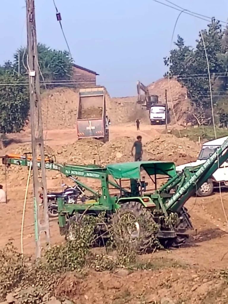 વીજ પોલ ખસેડવાની કામગીરી દરમિયાન કલાકો સુધી પાવર બંધ રહેતા હાલાકી