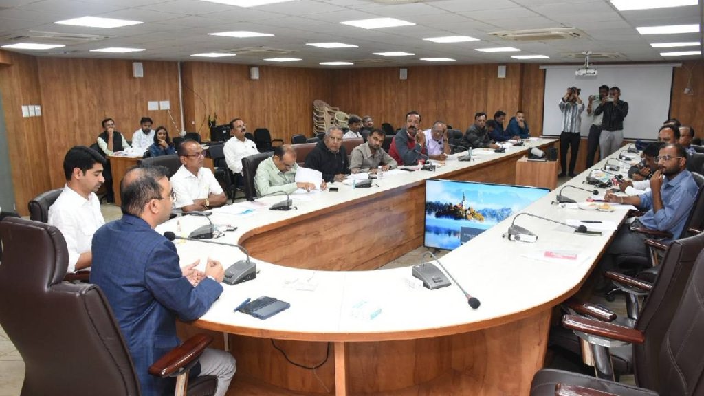 गुजरात में SIR के बाद वोटर लिस्ट से हटाए गए 73.7 लाख मतदाताओं के नाम | 73.7 lakh voters names removed from voter list after SIR in...