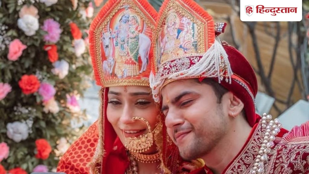 सारा खान ने शेयर कीं शादी की फोटोज, मुकुट पर दिखीं राधा-कृष्ण की...