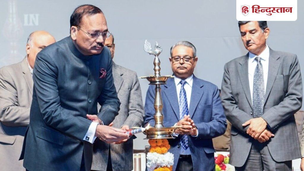 संविधान महज पत्थर पर उकेरा गया स्मारक नहीं... क्यों और किससे बोले CJI सूर्यकांत, पढ़ाया कानून का...