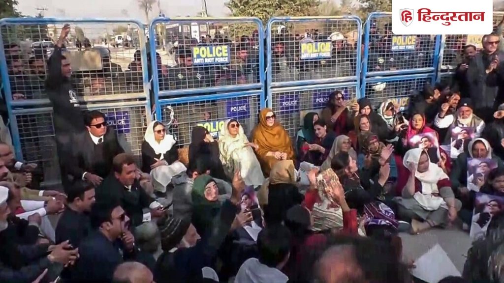 इमरान खान की बहनों ने अडियाला जेल के बाहर डाला डेरा, उधर बड़ी साजिश रच रही है शरीफ...