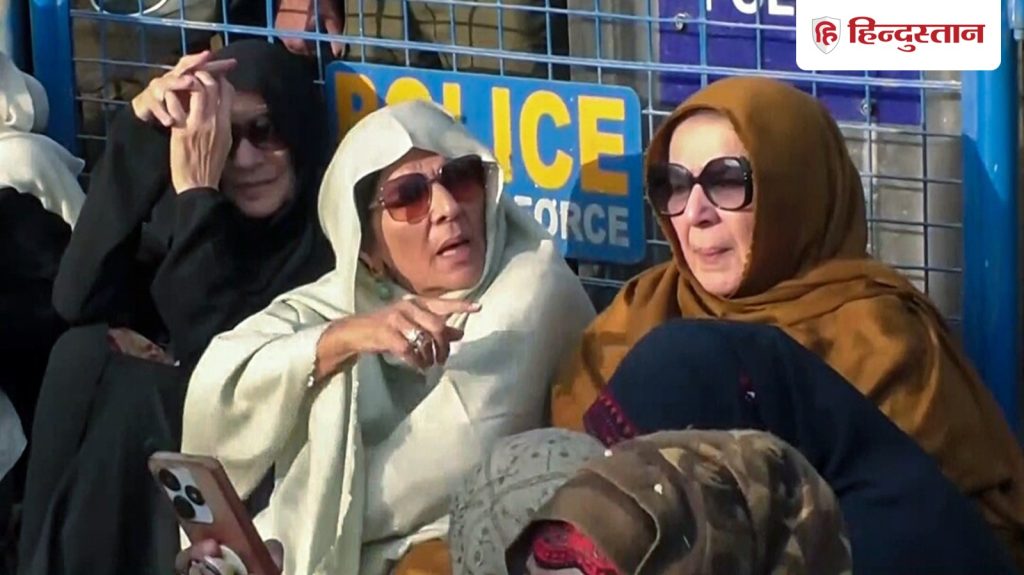 इमरान खान की बहनों को विरोध-प्रदर्शन करना पड़ा भारी, दर्ज हुआ आतंकवाद विरोधी कानून के तहत...