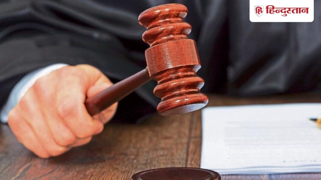 छेड़छाड़ के आरोपियों को गंजा करके बाजार में घुमाया, कोर्ट ने मंत्री जी और SP को भेजा...