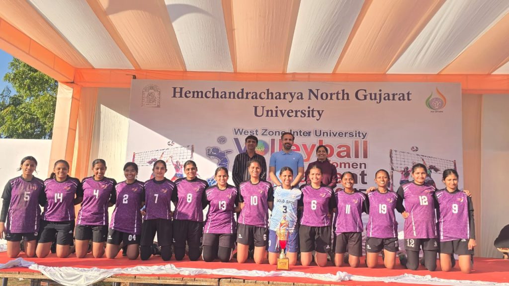 સ્વર્ણિમ ગુજરાત સ્પોર્ટસ યુનિવર્સિટીની ગર્લ્સની વોલીબોલ ટીમે વેસ્ટ ઝોન...