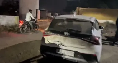 હળવદ માર્કેટયાર્ડના વેપારીની આંખમાં મરચું છાંટીને ૭ લાખની દિલધડક લૂંટ હળવદ માર્કેટયાર્ડના વેપારીની આંખમાં મરચું છાંટીને ૭ લાખની દિલધડક લૂંટ