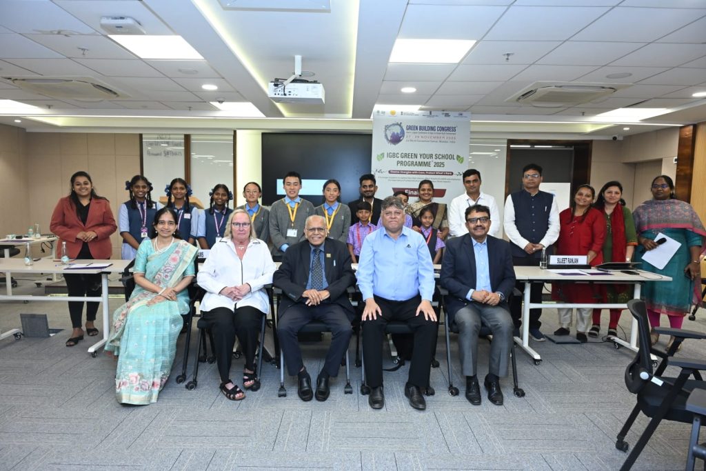 ‘ગ્રીન યોર સ્કૂલ પોગ્રામ’: દેશભરની 720 શાળાઓમાંથી ગાંધીનગરના આ ગામની...