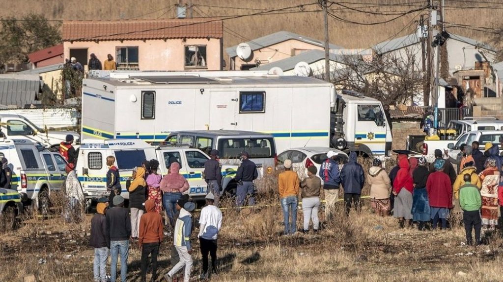 જોહાનિસબર્ગ: અજાણ્યા બંદૂકધારીઓએ કર્યો ગોળીબારઃ 11 લોકોના મોત