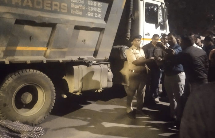 ખોખરામાં ૨૨ વર્ષની યુવતીને કચડી નાખતા ઘટનાસ્થળે જ મોત ખોખરામાં ૨૨ વર્ષની યુવતીને કચડી નાખતા ઘટનાસ્થળે જ મોત