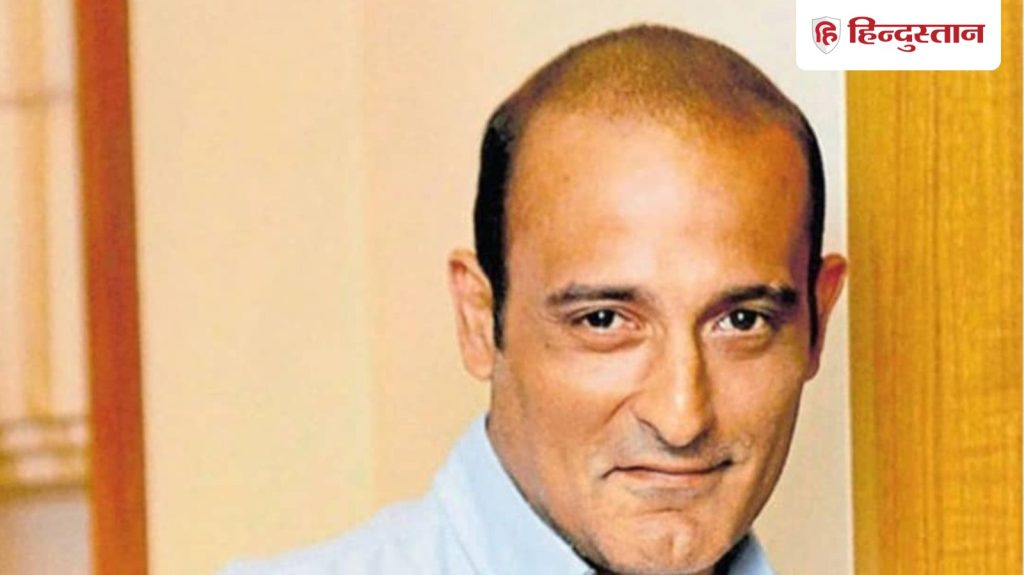 सनकी, सबकी बेइज्जती करता है&hellip;अक्षय खन्ना पर इस डायरेक्टर ने लगाए थे गंभीर आरोप, बताया-बुरा...