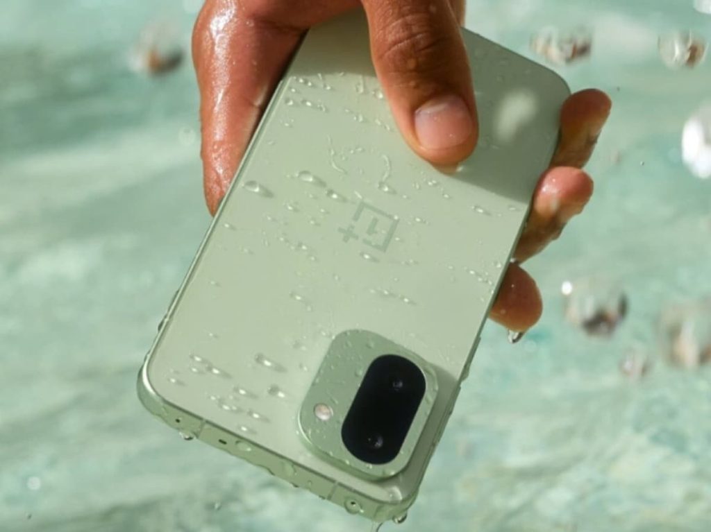 पहली सेल: भारत में धूम मचाएंगे OnePlus, Moto और Realme के ये फोन, देखें कीमत और...