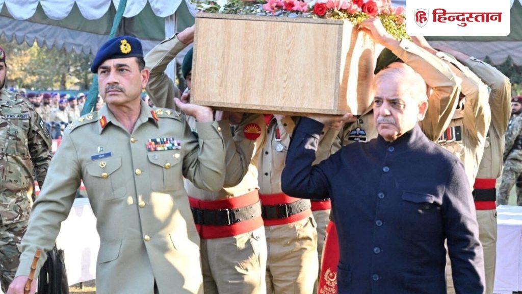 आसिम मुनीर को CDF नहीं बनाना चाहते शहबाज शरीफ? चले गए विदेश, पाक सेना में...