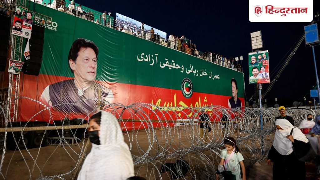 ઈમરાન ખાનના સમર્થકોથી ડરેલી પાકિસ્તાન સરકાર, લગાવવી પડી… इमरान खान के समर्थकों से डरी पाक सरकार, रावलपिंडी में लगाना पड़ गया...
