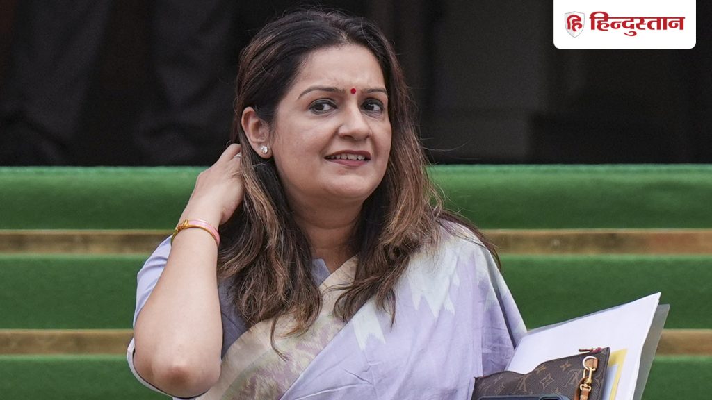 પહેલા તમારા પતિને સમજાવો, બાળકોને જાતે ઉછેર કરો; ચાર બાળકોને શિક્ષણ આપનાર નવનીત રાણા પર શિવસેના નારાજ… पहले पति को समझा लें, खुद बच्चे बढ़ा लें; 4 बच्चों की सीख देने वाली नवनीत राणा पर भड़कीं शिवसेना...