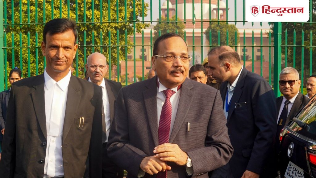 જજો માટે મનોરંજક પ્રવૃત્તિઓમાં ભાગ લેવો જરૂરી છે, મુખ્ય ન્યાયાધીશ સૂર્યકાન્તે આવું કેમ કર્યું? जजों को मनोरंजक गतिविधियों में भाग लेना जरूरी, चीफ जस्टिस सूर्यकांत ने ऐसा क्यों...