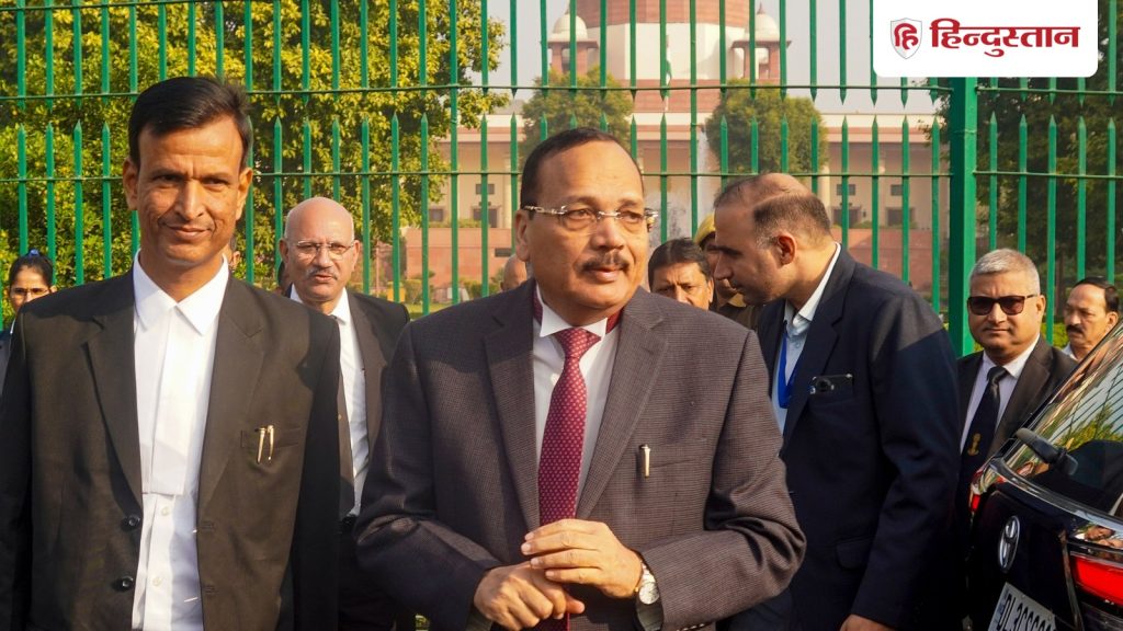 CJI સૂર્યકાંતના કોર્ટ રૂમમાં હાઈવોલ્ટેજ ડ્રામા, મહિલા વકીલે શું કર્યું કે કોર્ટને બોલાવવી પડી… CJI सूर्यकांत के कोर्ट रूम में हाई वोल्टेज ड्रामा, लेडी वकील ने ऐसा क्या किया कि बुलाना पड़ा कोर्ट...