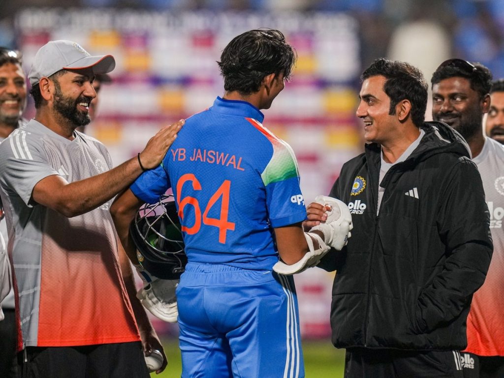 तीनों फॉर्मेट में सबसे कम उम्र में शतक ठोकने वाले 5 प्लेयर, लिस्ट में हैं ये 3...