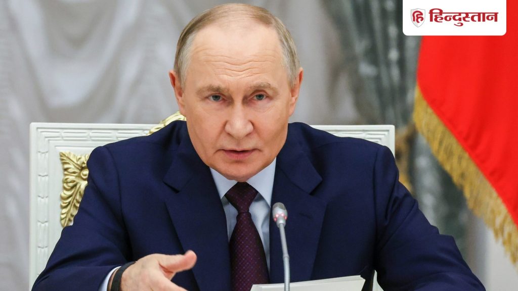 दूसरे देश में पुतिन का मल तक नहीं छोड़ते गार्ड्स, क्या है पूप सूटकेस, जिसे रखते हैं...