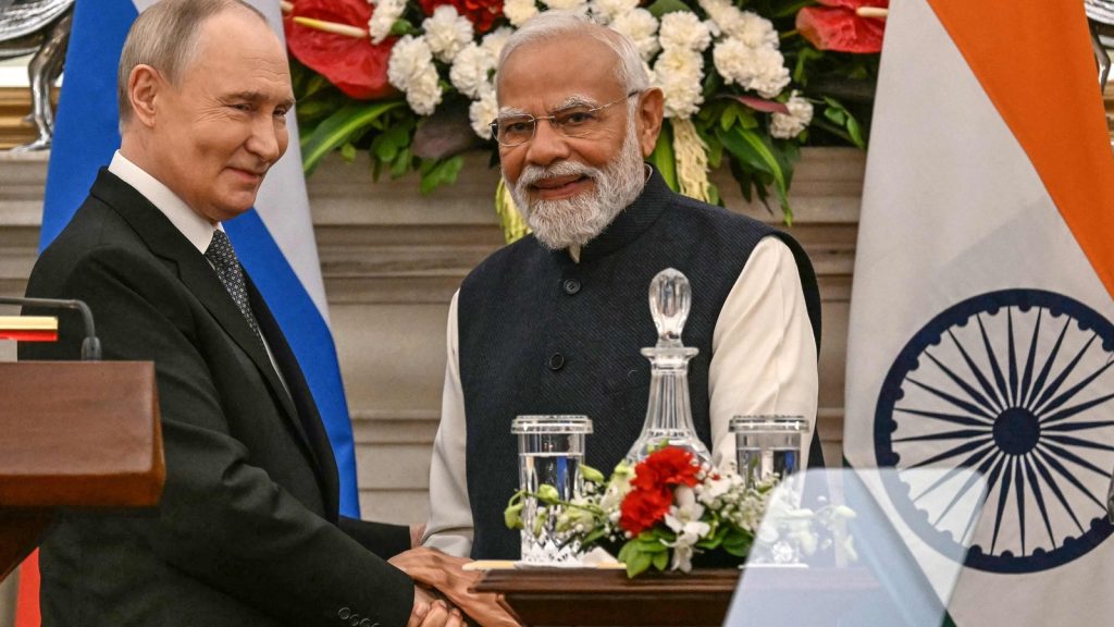 ભારતમાં તેલનો પુરવઠો ચાલુ રહેશે, પુતિને PM મોદી સમક્ષ જાહેરાત કરી; ટ્રમ્પને લાગશે… भारत को तेल की सप्लाई जारी रहेगी, पीएम मोदी के सामने पुतिन का ऐलान; ट्रंप को लगेगी...
