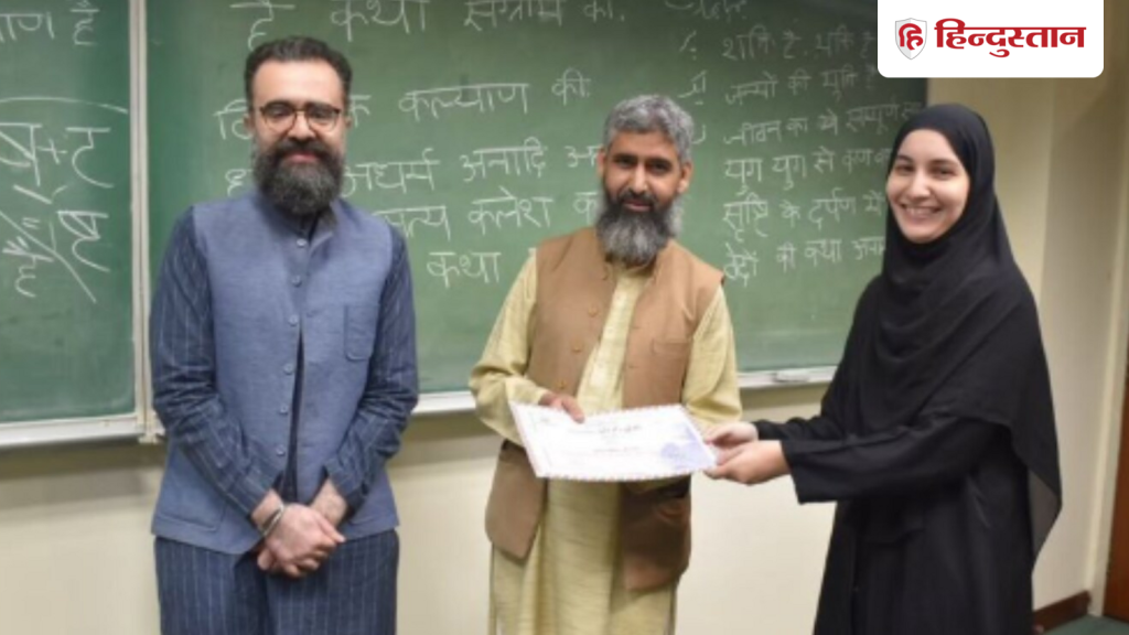 ऊँ नमो भगवते वासुदेवाय..; पाकिस्तान की यूनिवर्सिटी में संस्कृत, 77 साल बाद क्लासरूम में गूंजी...