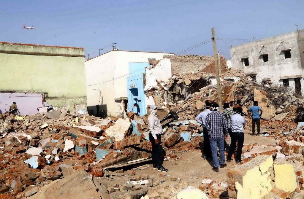 કુબેરનગર ખોડિયાર માતાનું મંદિર હાલ પૂરતું તોડવાનો નિર્ણય AMCએ લીધો નથી