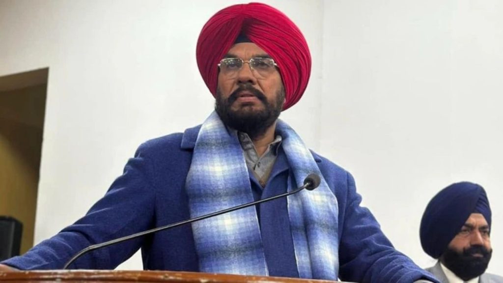 मनरेगा में बदलाव कर गरीबों की रोजी-रोटी छीनने की साजिश कर रही केंद्र सरकार- कुलदीप सिंह धालीवाल | 'AAP' MLA Kuldeep Singh Dhaliwal attacked the central government over the MNREGA...