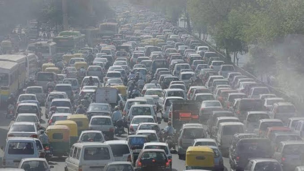 वर्क फॉर्म होम, नो PUC नो फ्यूल, पुरानी कारों पर बैन....गंभीर प्रदूषण के चलते दिल्ली में गुरुवार से लागू हुए कड़े नियमों की लिस्ट | List of strict rules implemented in Delhi from Thursday due to...