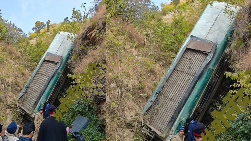 अल्मोड़ा में भयानक सड़क हादसा, गहरी खाई में पलटी बस; 7 लोगों की गई जान और कई घायल | Almora Bus Accident Uttarakhand bus falls into deep gorge many dead and several...