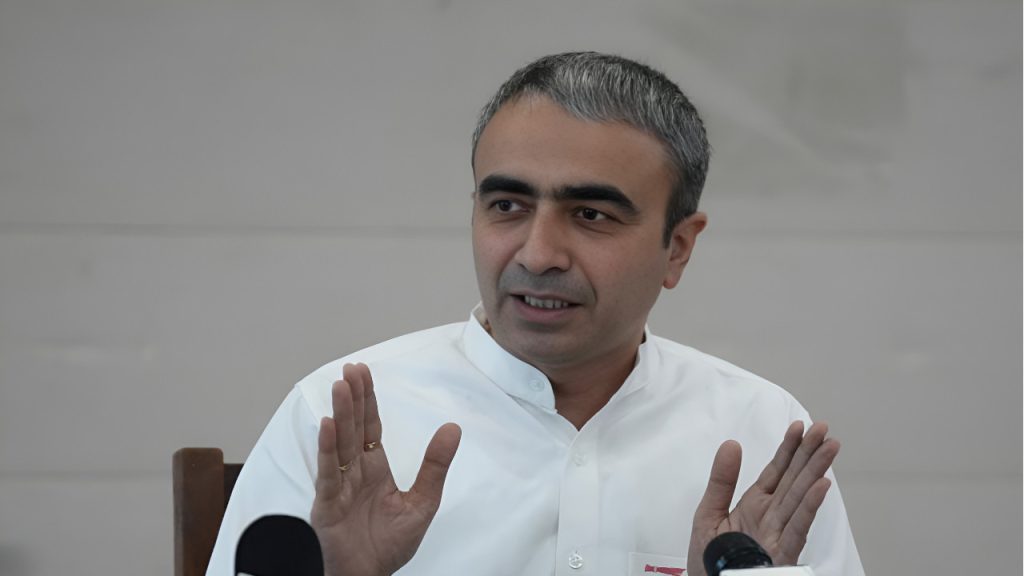 हरियाणा बना 'आउटसाइडर्स का स्वर्ग', स्थानीय युवाओं के सपने कुचले जा रहे हैं: अनुराग ढांडा | AAP national media incharge Anurag Dhanda lashed out at the injustice meted out to the youth of...