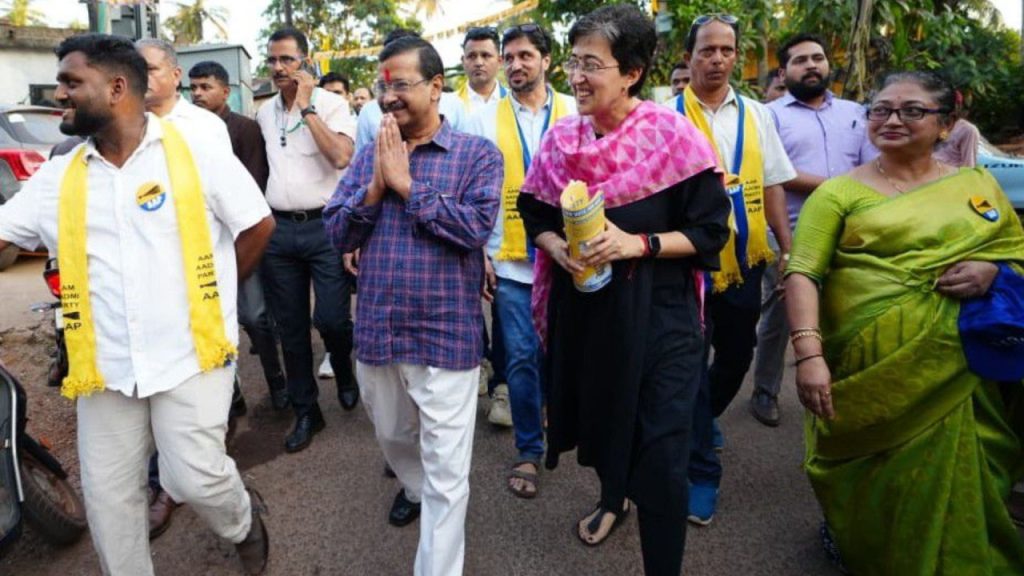 प्रमोद सावंत की सरकार हफ्ता वसूली सरकार है, नाइट क्लब अग्निकांड इसी के चलते हुआ- केजरीवाल | Arvind Kejriwal did door to door campaign for Goa Zilla Panchayat...