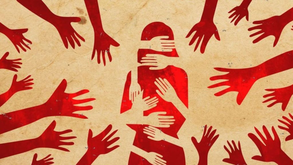 सोशल मीडिया से दोस्ती कर फंसाया, संबंध बनाए, युवती का चुपके से वीडियो बनाकर दोस्तों को भेजा, ब्लैकमेल कर तीनों ने कई बार किया गैंगरेप | Bengaluru 2 college students and electrician arrested for...