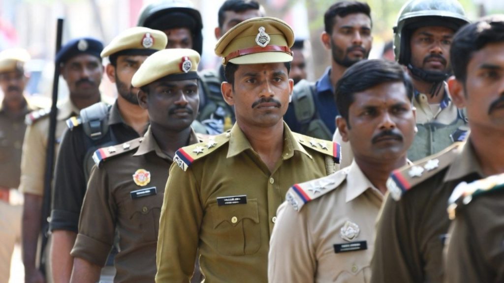 बिहार में पुलिस पर हमले, आरा में धारदार हथियार से हवलदार की हत्या; कैमूर में DSP की गाड़ी की हुई टक्कर | Police officers are being attacked in Bihar a constable was murdered with a sharp weapon in...