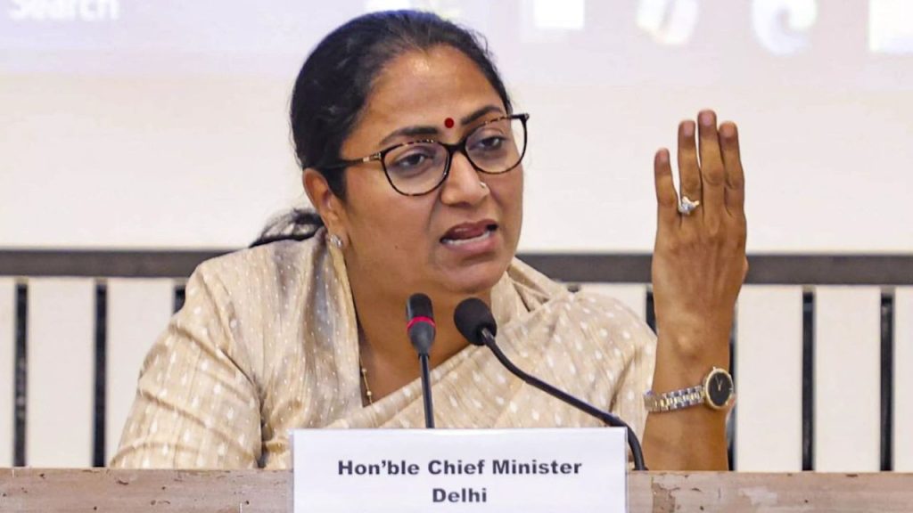 प्रदूषण से निपटने के लिए CM रेखा गुप्ता की हाई-लेवल मीटिंग, दिल्ली में OLA-Uber बस सेवाओं पर विचार | Government's big plan to tackle pollution considering OLA-Uber bus service cm rekha gupta high...