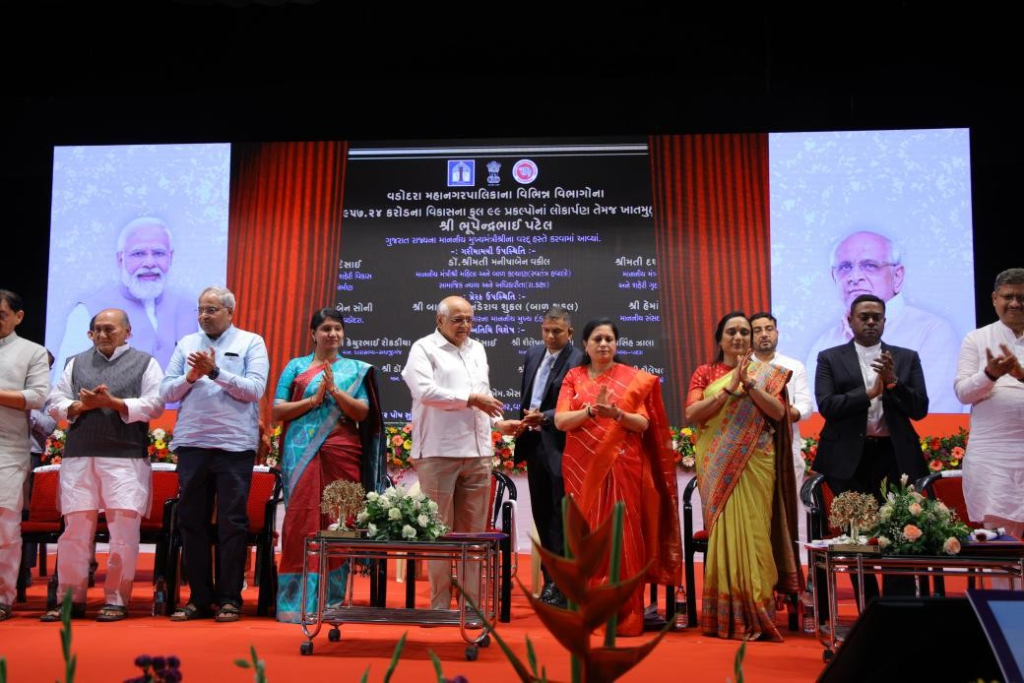 Vadodara Infrastructure Development: 'દાદા'એ વડોદરા પર કરી કરોડોની મહેરબાની! ૯૫૭ કરોડના વિકાસ કામોની ભેટ સાથે મુખ્યમંત્રીએ આપ્યો રિવરફ્રન્ટ જેવો વિઝનરી મંત્ર, જાણો હવે સંસ્કારી નગરીમાં શું બદલાશે… Vadodara Infrastructure Development: 'દાદા'એ વડોદરા પર કરી કરોડોની મહેરબાની! ૯૫૭ કરોડના વિકાસ કામોની ભેટ સાથે મુખ્યમંત્રીએ આપ્યો રિવરફ્રન્ટ જેવો વિઝનરી મંત્ર, જાણો હવે સંસ્કારી નગરીમાં શું બદલાશે...