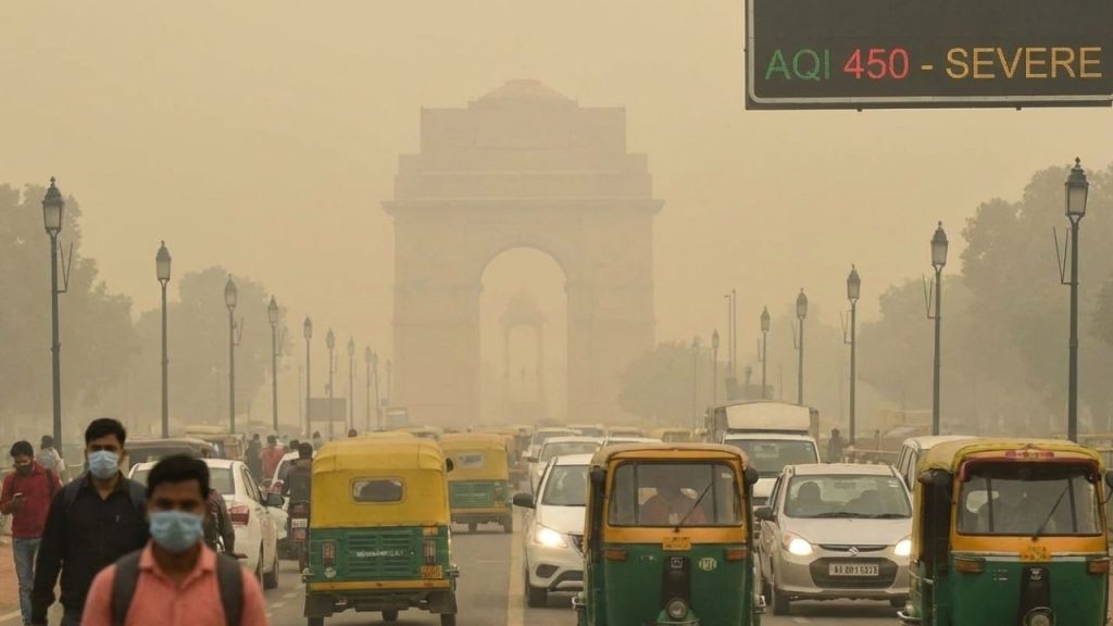 दिल्ली पर प्रदूषण का साया गहराया, 150 दिन जहरीली हवा में बीता साल, चेक करें आज का AQI | Delhi AQI Update Toxic Air Persists Pollution Days Cross 150...