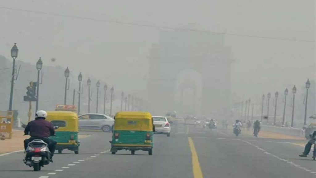 दिल्ली में फिर जहरीली हुई हवा, 500 के पार पहुंचा AQI; घने कोहरे का ऑरेंज अलर्ट&nbsp;जारी | Delhi's Air Quality Index crossed...