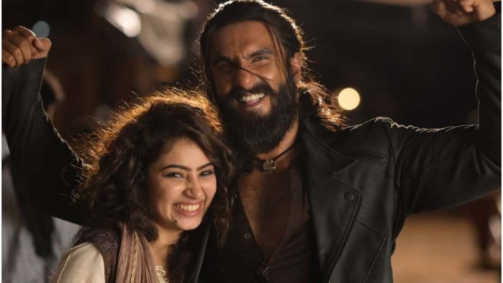 बॉक्स ऑफिस पर नहीं रुक रहा धुरंधर का भौकाल, 24 दिन बाद भी बोरे भरकर कमाई कर रही है रणवीर सिंह की फिल्म | Dhurandhar Worldwide Box Office Collection Day 24 Ranveer Singh Earning Crosses 1064...