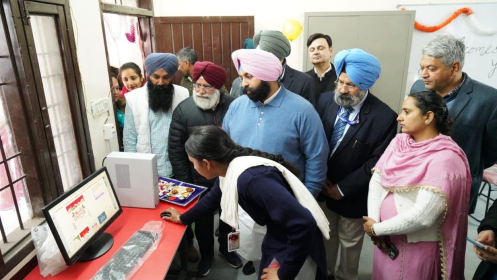 चौथी मेगा अभिभावक&ndash;शिक्षक बैठक: पंजाब की सबसे बड़ी शिक्षा मुहिम में 23 लाख से अधिक अभिभावकों की भागीदारी | Education Minister Harjot Singh Bains attended the Mega PTM in Sri Anandpur...