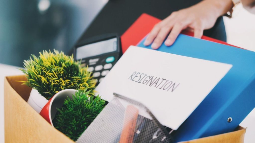 ये क्या हो रहा है? 70% युवा एक साल में कह रहे हैं जॉब को बाय-बाय, जानिए क्यों | 70 percent Employees Ready to Quit Job in One Year Salary Not the Only...