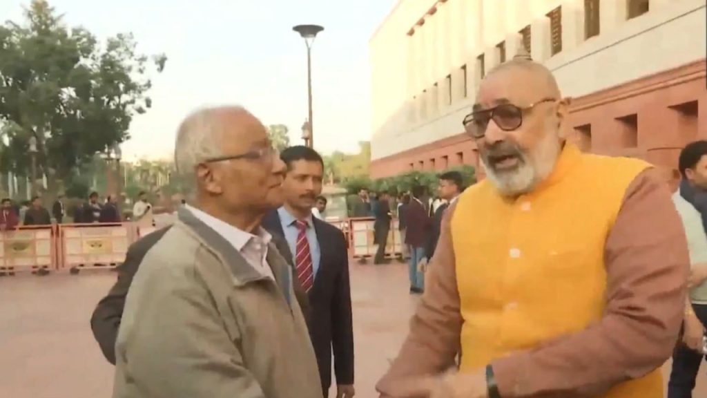 'अध्यक्ष ने बचा लिया वरना बेनकाब हो जाते', ई सिगरेट विवाद पर गिरिराज सिंह ने लिए मजे, देखें TMC सांसद के साथ बातचीत का वीडियो | Giriraj Singh took a dig at TMC leader Saugata Roy for smoking an...