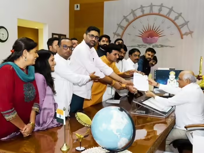 CM Bhupendra Patel AAP Meeting: ગુજરાતના રાજકારણમાં મોટો વળાંક: CM ભૂપેન્દ્ર પટેલને મળ્યા 'આપ'ના નેતાઓ, ખેડૂતોના પ્રશ્ને લાંબુ લિસ્ટ સોંપ્યું – Cm Bhupendra Patel Aap Meeting – Newz… CM Bhupendra Patel AAP Meeting: ગુજરાતના રાજકારણમાં મોટો વળાંક: CM ભૂપેન્દ્ર પટેલને મળ્યા 'આપ'ના નેતાઓ, ખેડૂતોના પ્રશ્ને લાંબુ લિસ્ટ સોંપ્યું - Cm Bhupendra Patel Aap Meeting - Newz...