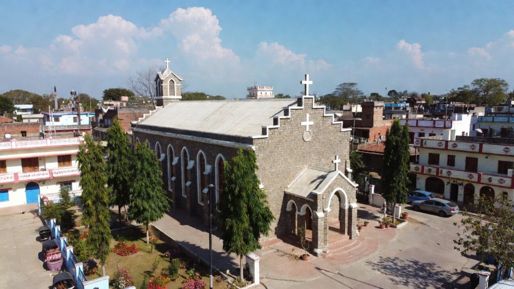 सरकारी स्कूल के इलाके में चर्च बनाने को लेकर भड़के लोग, 18 गांवों की महापंचायत ने किया विरोध; जानें पूरा मामला | gurugram tikli village mahapanchayat against church...