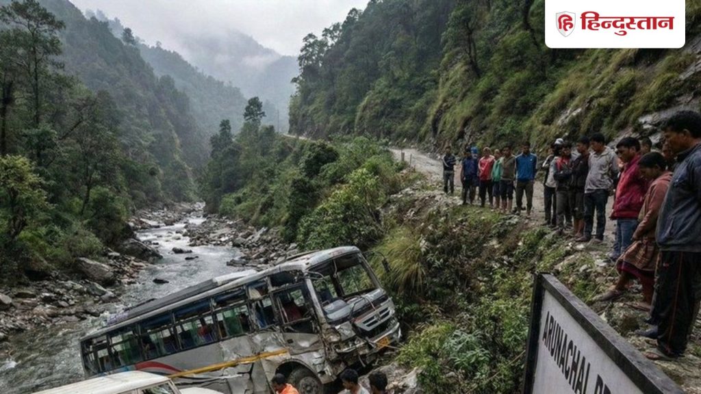 भारत-चीन बॉर्डर के पास बड़ा हादसा, मजदूरों को ले जारी बस खाई में गिरी; 21 की...
