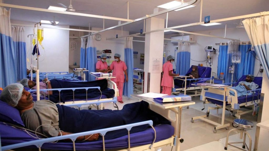 देश के सबसे स्वच्छ शहर इंदौर में पानी बना जहर, दूषित पानी पीने से 300 से ज्यादा बीमार, दो की मौत की खबर | Indore Polluted Water supply more than 300 people fell ill and 2...