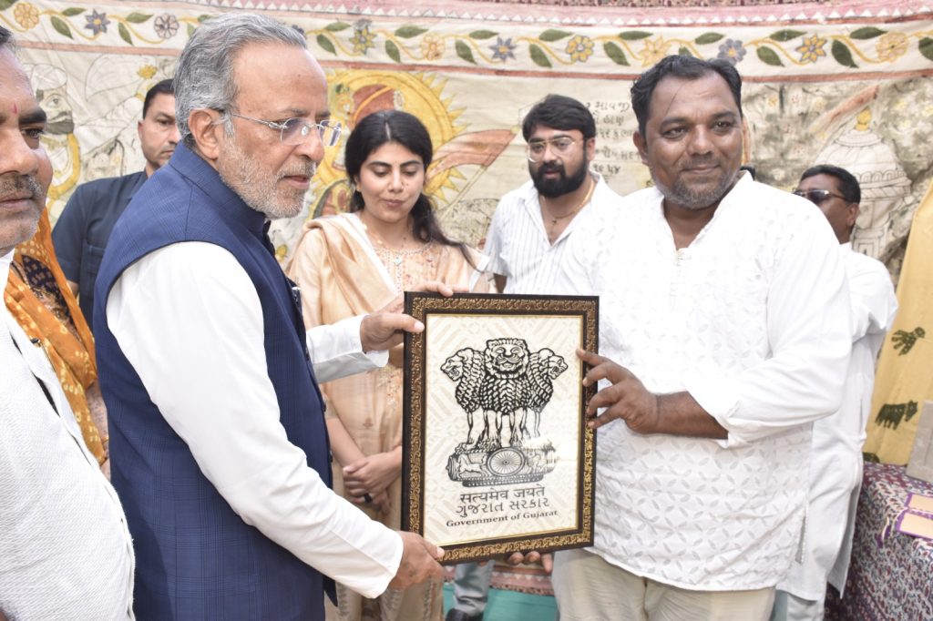 જામનગરની ૯ કંપનીઓ દ્વારા રૂ. ૫૭૧૬ કરોડના MoU સંપન્ન-૨ હજારથી વધુ નાગરિકોને… જામનગરની ૯ કંપનીઓ દ્વારા રૂ. ૫૭૧૬ કરોડના MoU સંપન્ન-૨ હજારથી વધુ નાગરિકોને...