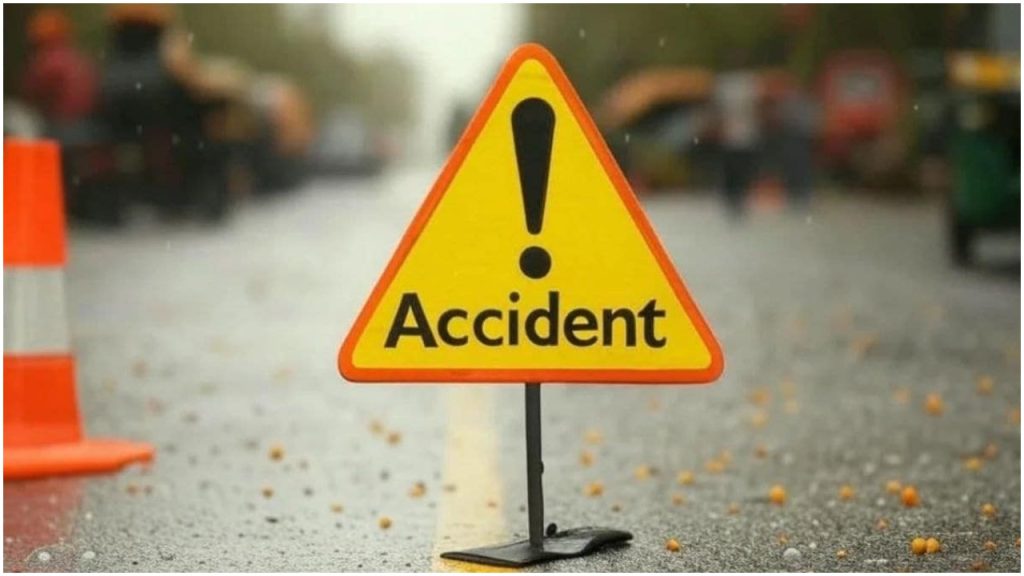 आधी रात बेकाबू ट्रेलर ने उजाड़े तीन घर, भयानक सड़क हादसे में चाचा-भतीजे समेत तीन की मौत | Adityapur Road Accident Uncontrolled Trailer Kills Three In...