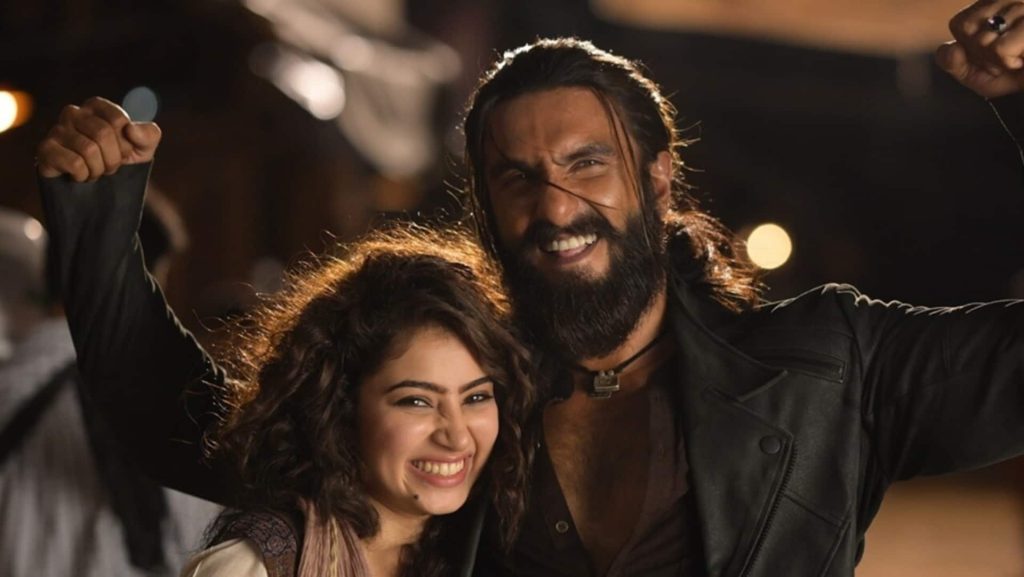 'धुरंधर' ने 14 दिनों में पार किया 700 करोड़ का आंकड़ा, अब शुरू होगी असली जंग